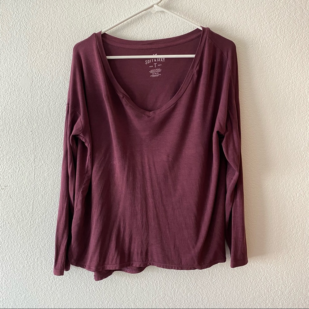 American Eagle V neck